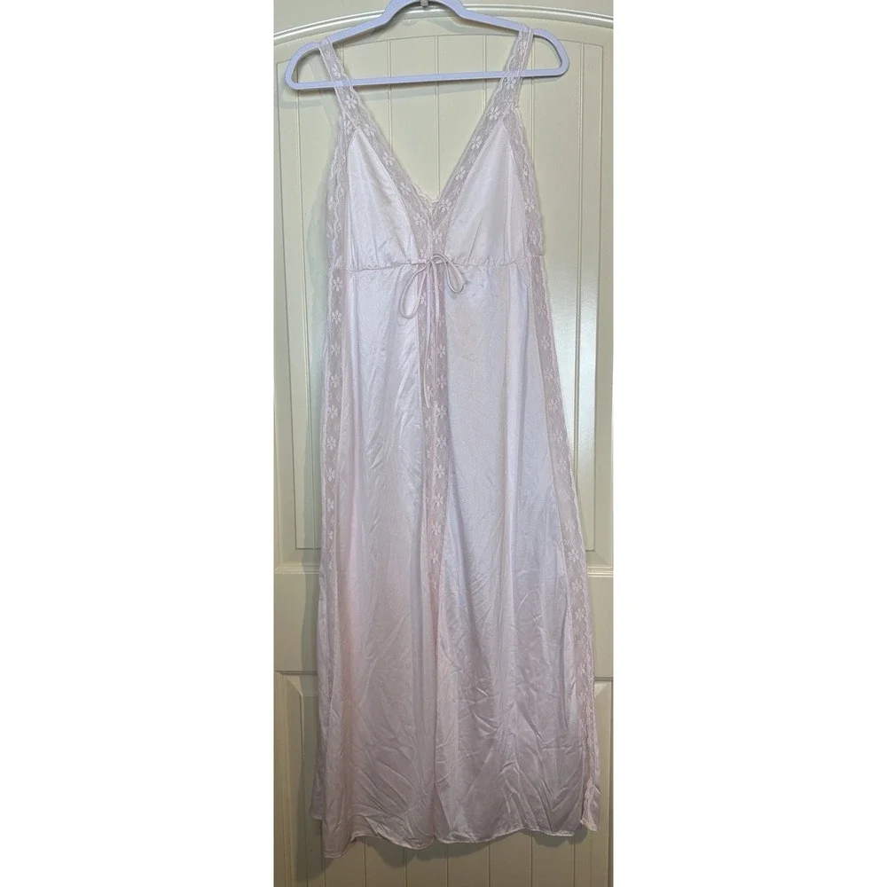 VTG CHIC LINGERIE pink W/ LACE TRIM sheer SIDES NYLON LONG NIGHTGOWN SZ‎ Med